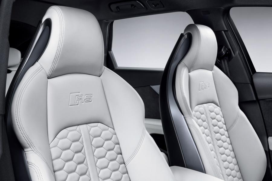 Интерьер Audi RS4 Avant (B9) 2017 года  (WW) (фото 27 из 57)